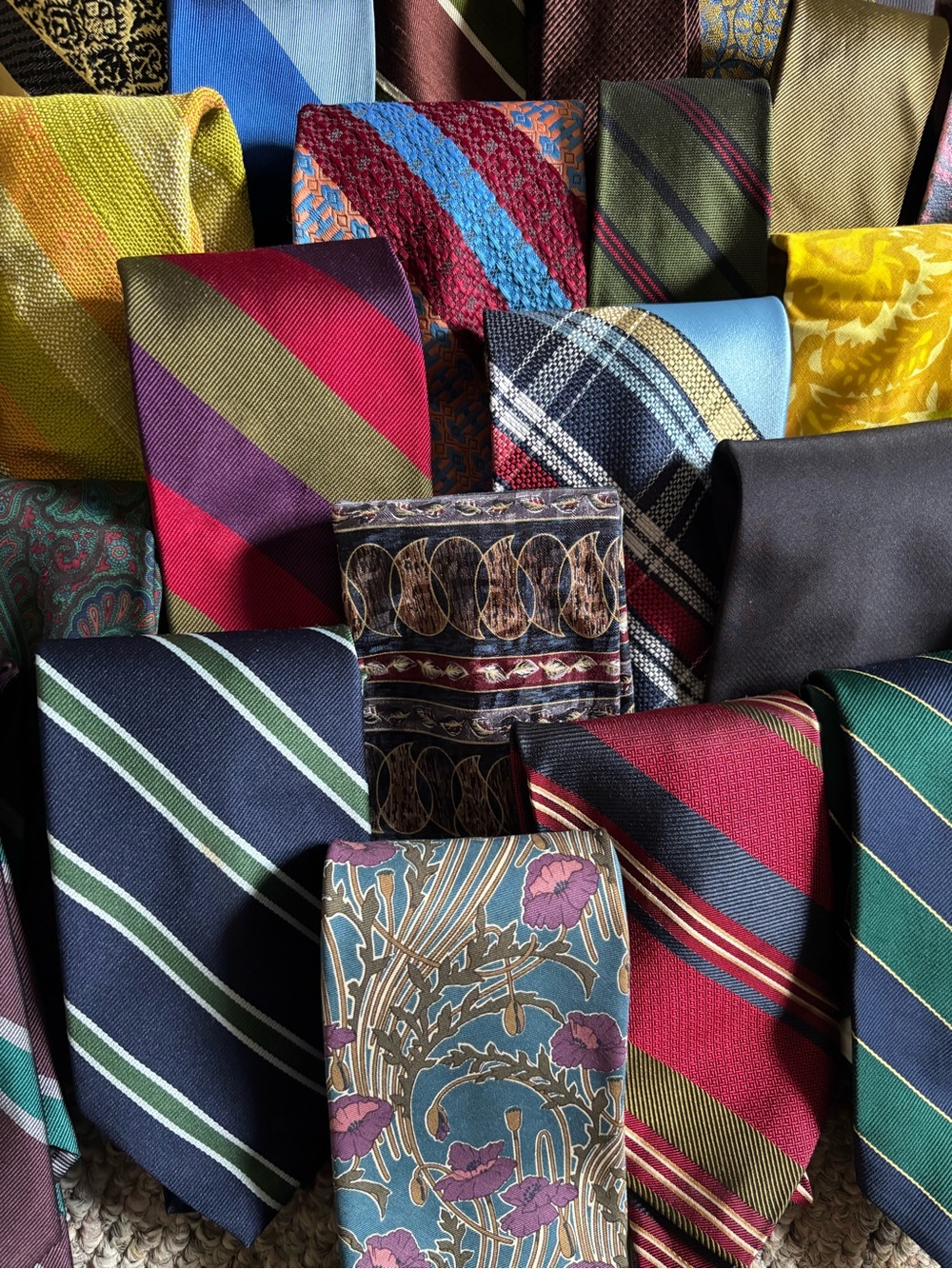 Assortment of 35 plus ties. Many are silk. Both Classic and Vintage styles. - Picture 2 of 4